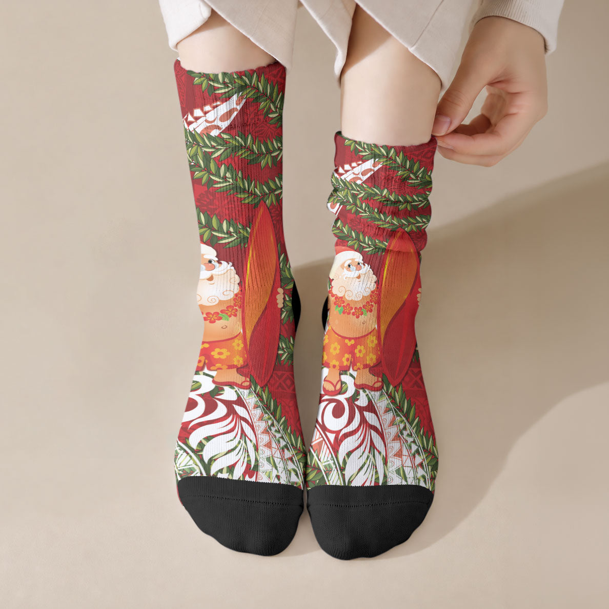 Mele Kalikimaka Hawaii Christmas Maile Lei Crew Socks Tropical Santa LT7 Crew Socks Red - Polynesian Pride