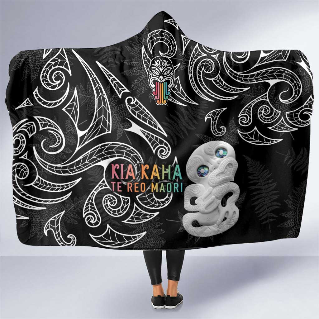 Kia Hara Te reo Maori Hooded Blanket Manaia Moko Pattern LT7 One Size Black - Polynesian Pride