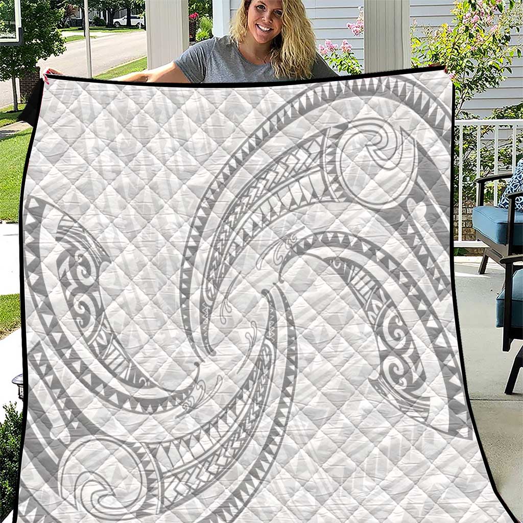 White Sunday Lotu Tamaiti Quilt Polynesian Wave Pastel Gray LT9 Gray - Polynesian Pride