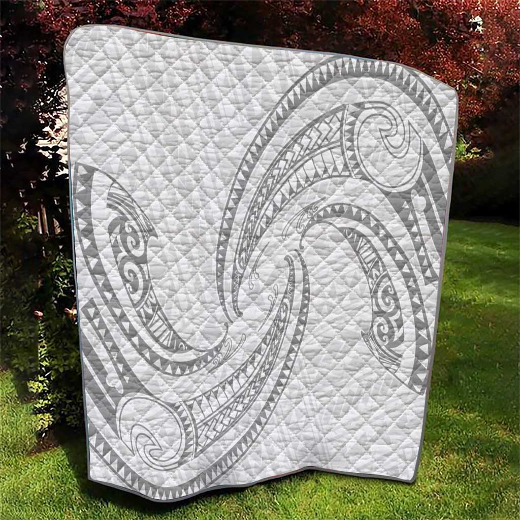 White Sunday Lotu Tamaiti Quilt Polynesian Wave Pastel Gray LT9 - Polynesian Pride