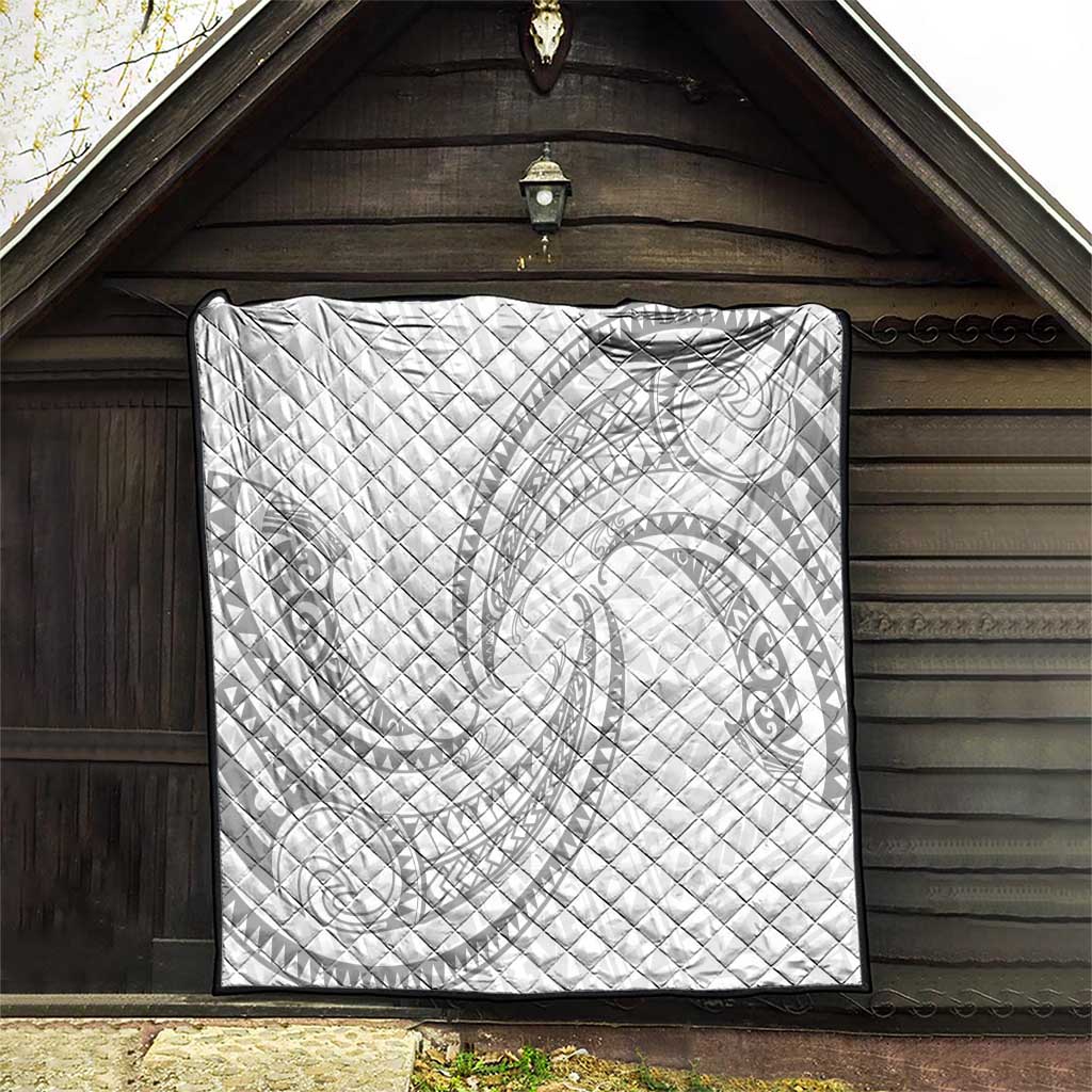 White Sunday Lotu Tamaiti Quilt Polynesian Wave Pastel Gray LT9 - Polynesian Pride