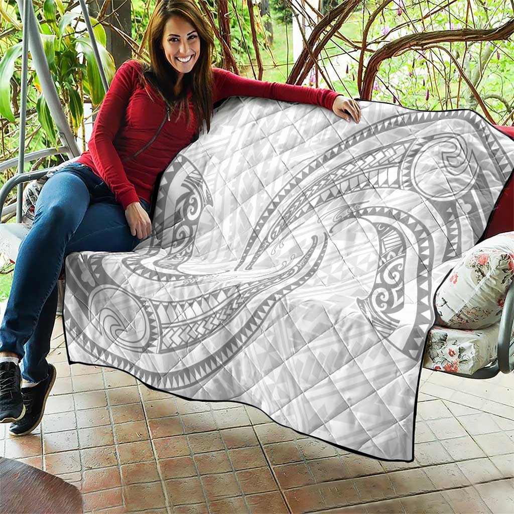 White Sunday Lotu Tamaiti Quilt Polynesian Wave Pastel Gray LT9 - Polynesian Pride