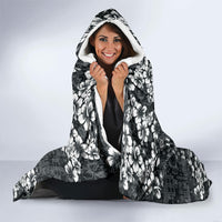 Black Hawaiian Tapa Tribal Hibiscus Hooded Blanket LT9 - Polynesian Pride