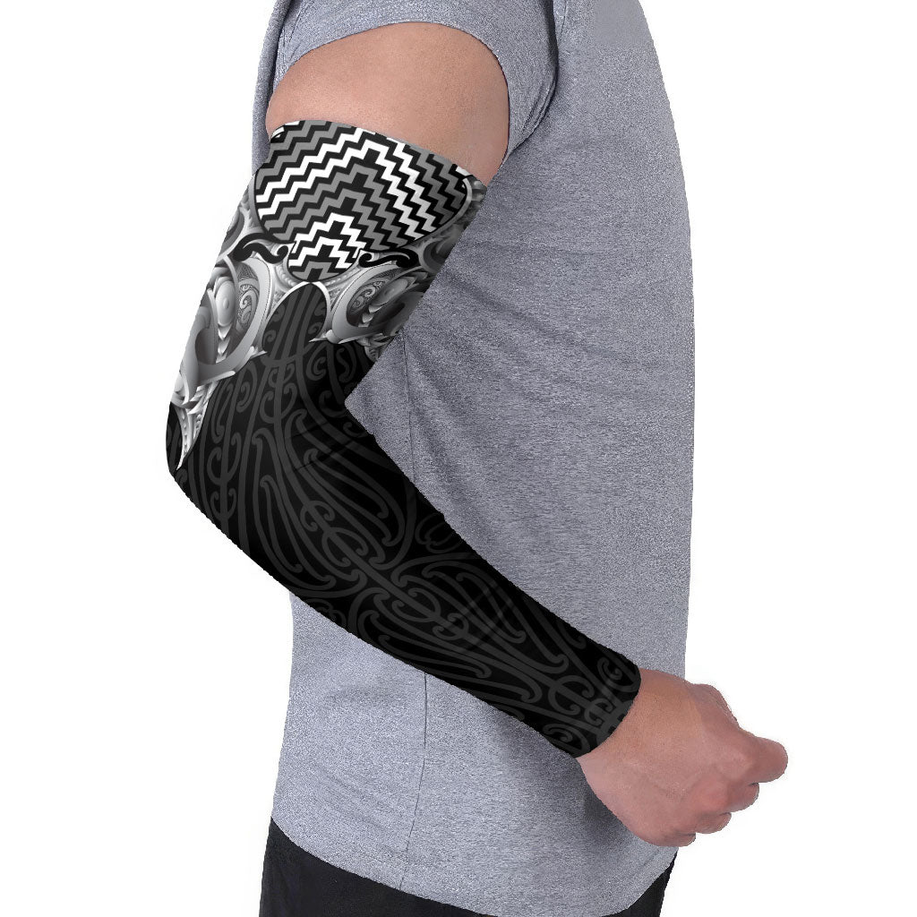 Aotearoa Kowhaiwhai Poutama Black Motif Arm Sleeves LT9 - Polynesian Pride