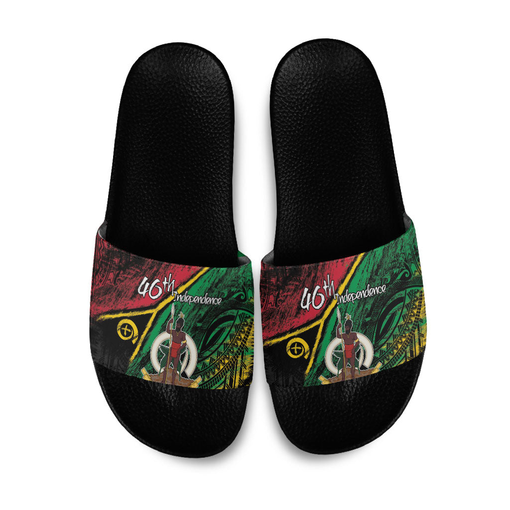 Vanuatu 46th Year Anniversary Slide Sandals Vintage Grunge Vanuatu Flag Heritage LT9 Black - Polynesian Pride
