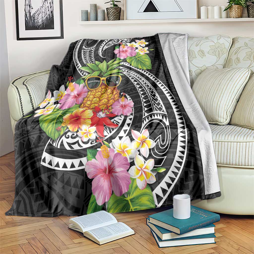 Hau'oli Makahiki Hou Blanket Aloha Pineapple Tropical Vibe LT9 Black - Polynesian Pride
