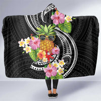 Hau'oli Makahiki Hou Hooded Blanket Aloha Pineapple Tropical Vibe LT9 One Size Black - Polynesian Pride