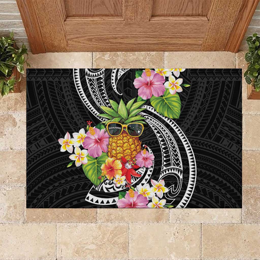 Hau'oli Makahiki Hou Rubber Doormat Aloha Pineapple Tropical Vibe LT9 Black - Polynesian Pride