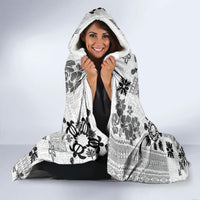 Hawaii Tapa Tribal Hooded Blanket With Hawaiian Quilt Pattern Black LT9 - Polynesian Pride