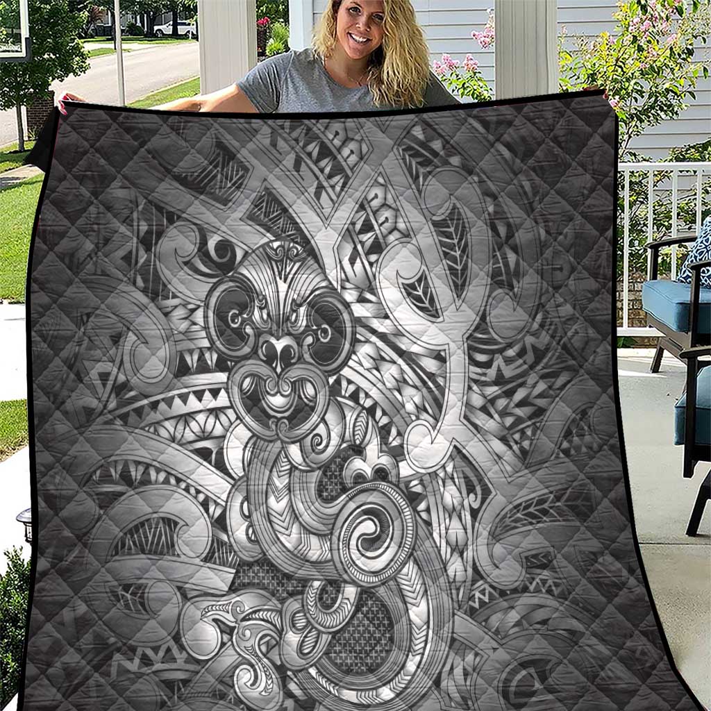 Aotearoa Maori Hei Tiki Quilt Kiwikiwi Kowhaiwhai Puhoro Motif LT9 Grey - Polynesian Pride