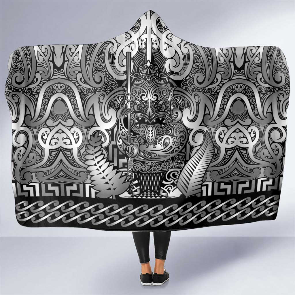 New Zealand Taiaha Maori Hooded Blanket Kiwikiwi Minimalist Silver Fern Tukutuku Motif LT9 One Size White - Polynesian Pride