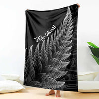New Zealand Te Reo Mori Blanket Simple Black Fern LT9 - Polynesian Pride
