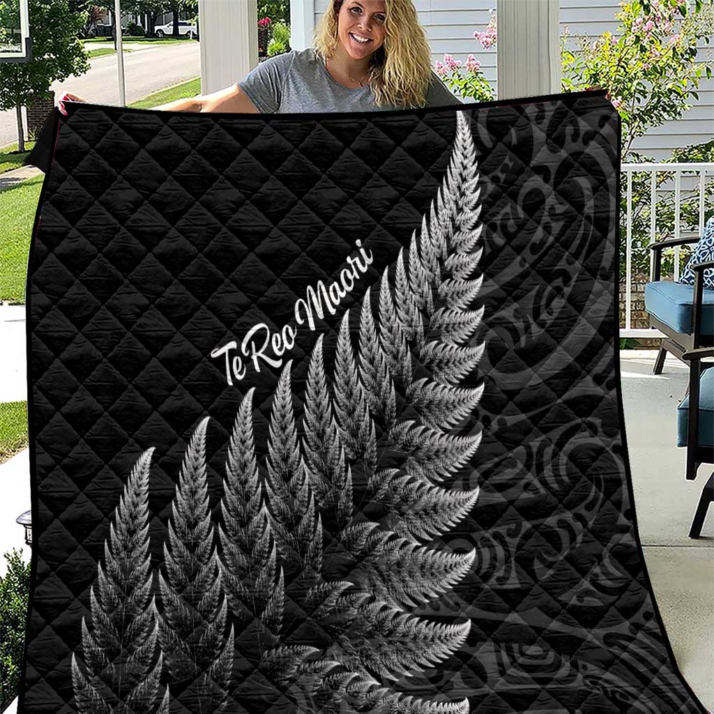 New Zealand Te Reo Māori Quilt Simple Black Fern