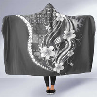 Samoa Siapo Tribal Pattern Hooded Blanket Light Gray Polynesian Plumeria Tapa Motif LT9 One Size Gray - Polynesian Pride