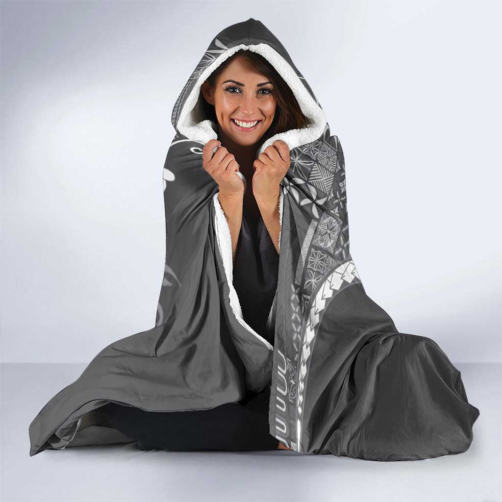Samoa Siapo Tribal Pattern Hooded Blanket Light Gray Polynesian Plumeria Tapa Motif LT9 - Polynesian Pride