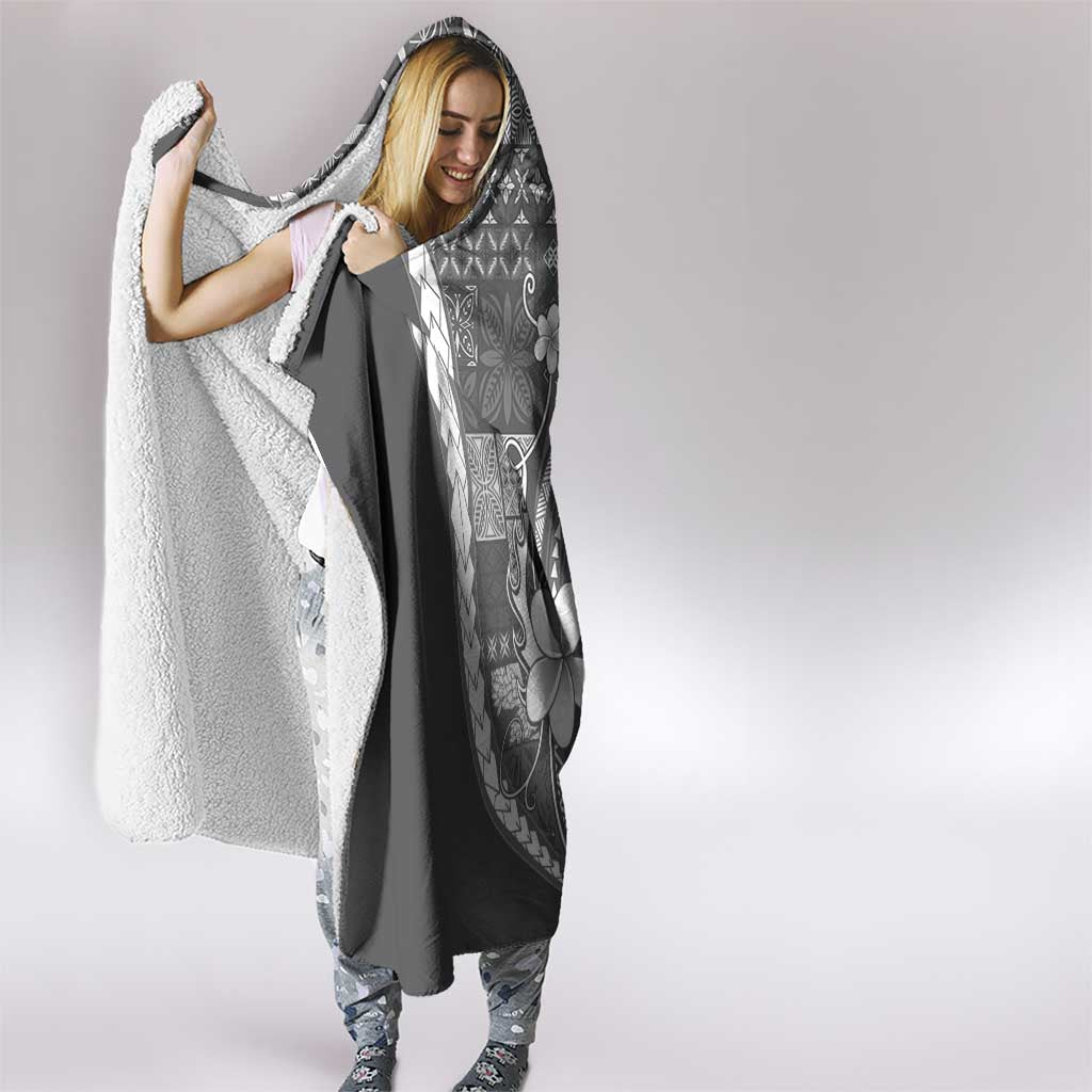 Samoa Siapo Tribal Pattern Hooded Blanket Light Gray Polynesian Plumeria Tapa Motif LT9 - Polynesian Pride