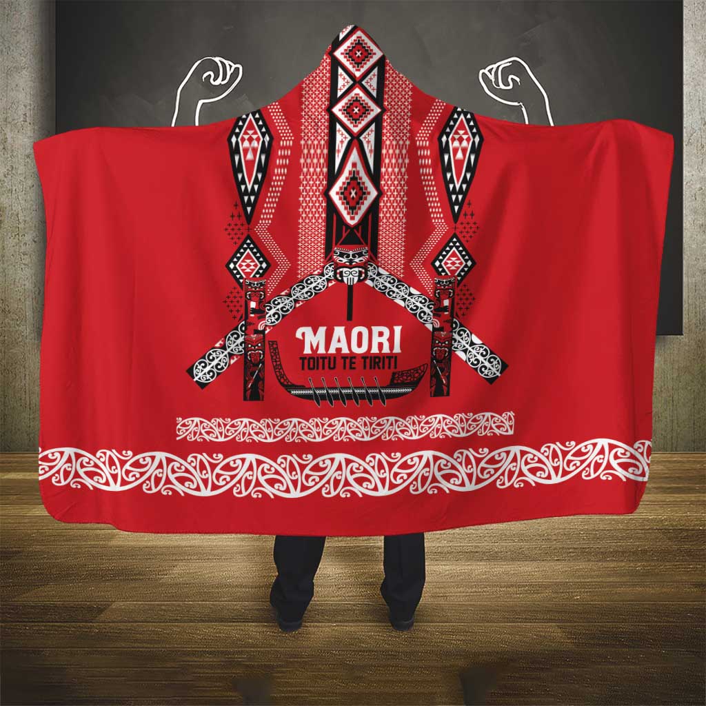 Toitu Te Tiriti Waitangi Hooded Blanket Red Wharenui House LT9 - Polynesian Pride