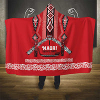 Toitu Te Tiriti Waitangi Hooded Blanket Red Wharenui House LT9 - Polynesian Pride