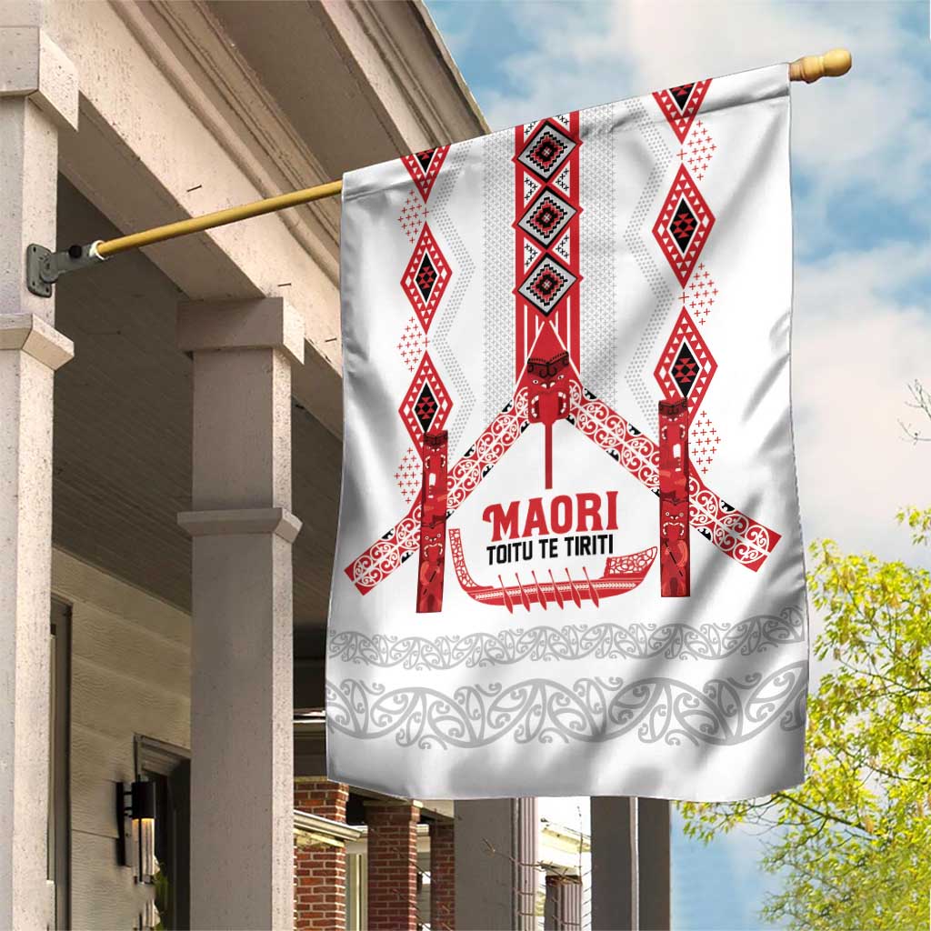 Toitu Te Tiriti Waitangi Garden Flag White Wharenui House LT9 House Flag white - Polynesian Pride