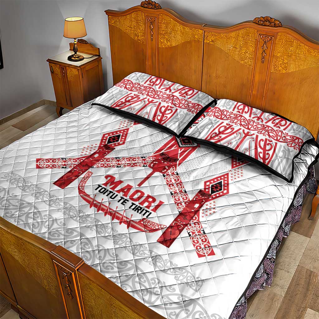 Toitu Te Tiriti Waitangi Quilt Bed Set White Wharenui House LT9 - Polynesian Pride