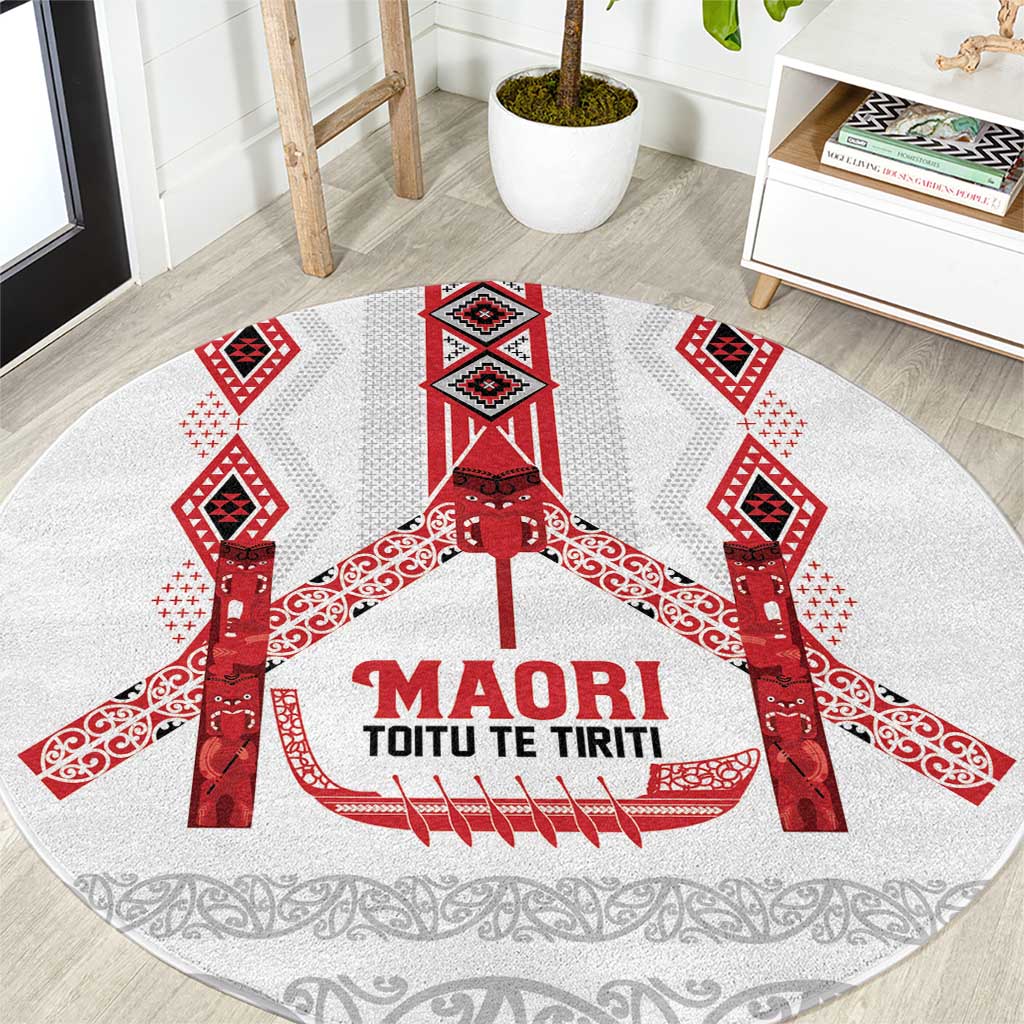 Toitu Te Tiriti Waitangi Round Carpet White Wharenui House LT9 white - Polynesian Pride