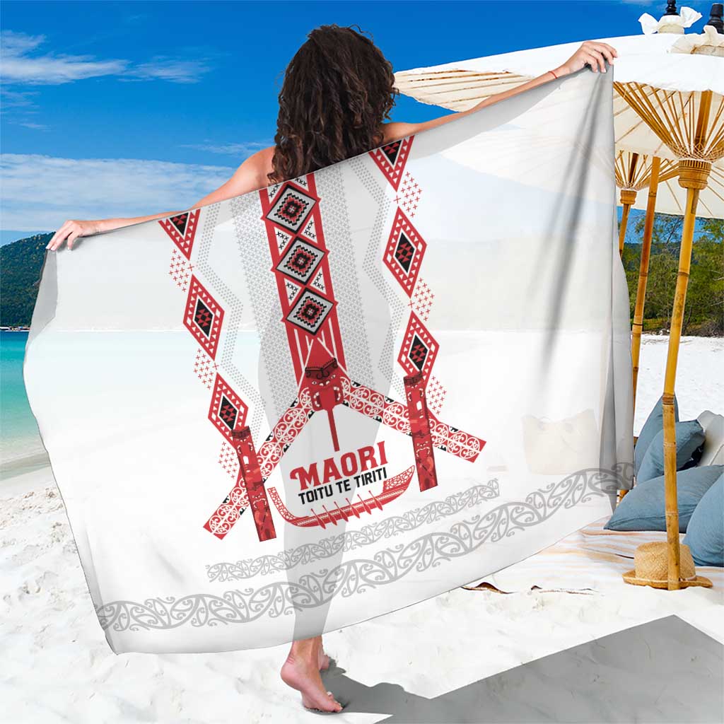 Toitu Te Tiriti Waitangi Sarong White Wharenui House LT9 One Size 44 x 66 inches white - Polynesian Pride