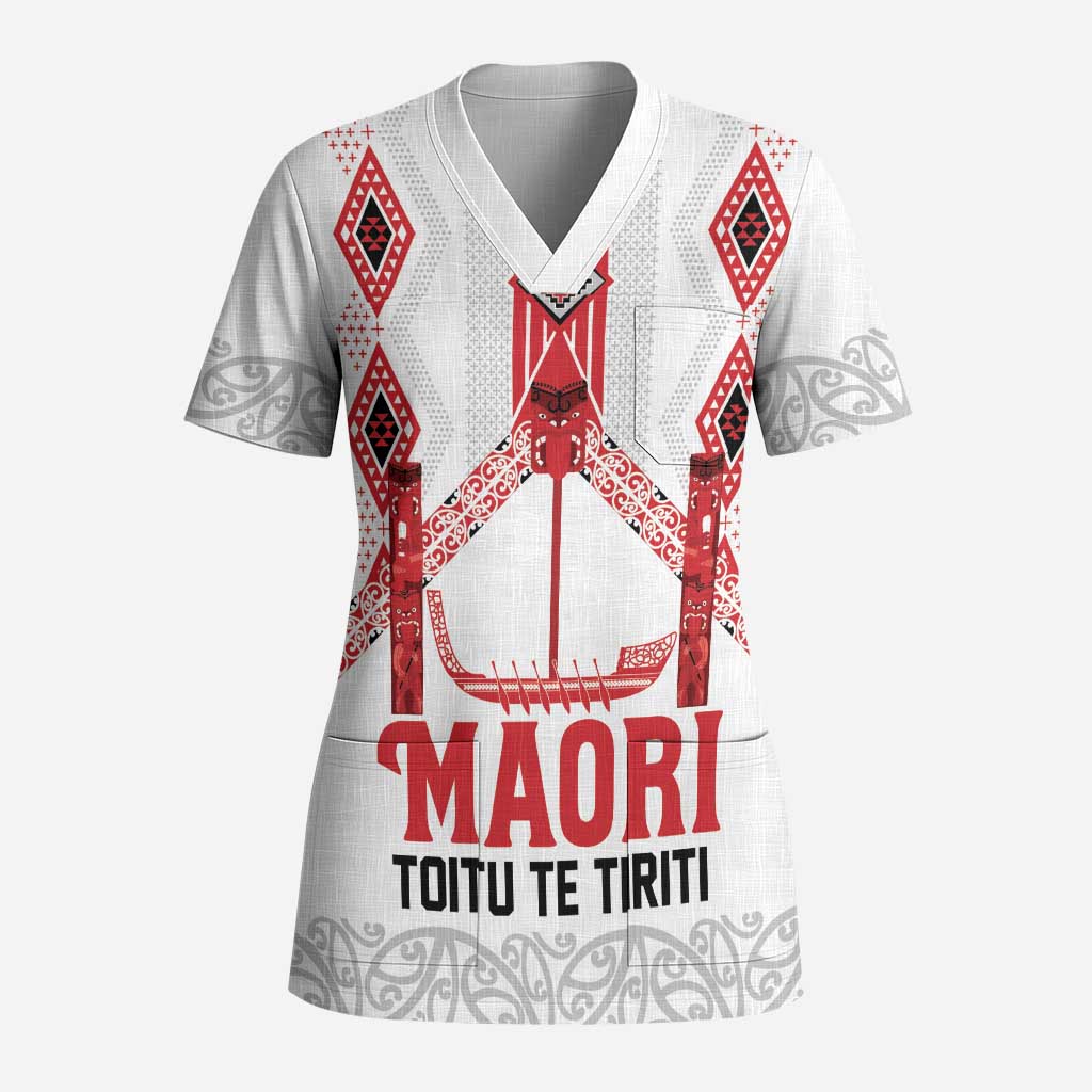 Toitu Te Tiriti Waitangi Scrub Top White Wharenui House LT9 Adult white - Polynesian Pride