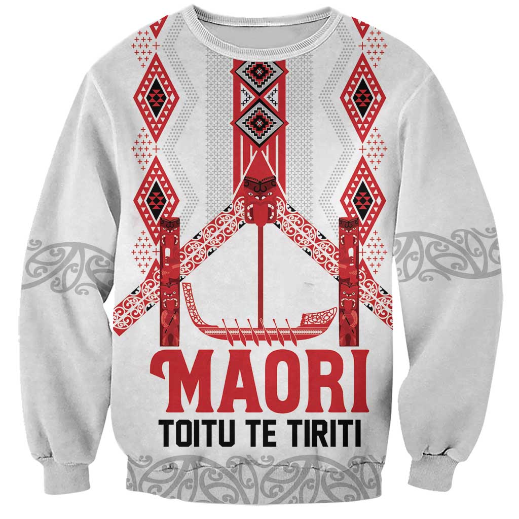 Toitu Te Tiriti Waitangi Sweatshirt White Wharenui House LT9 Unisex white - Polynesian Pride