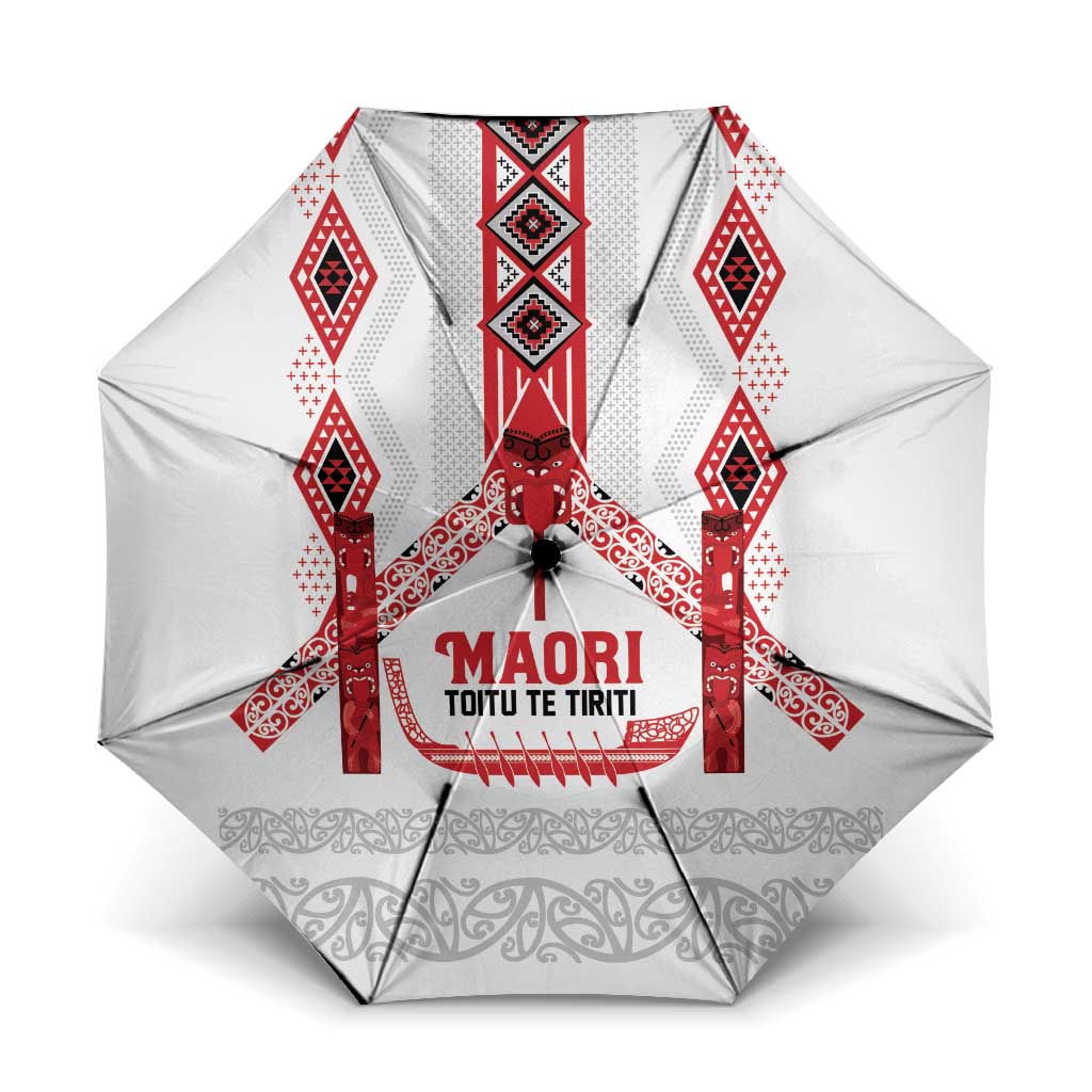 Toitu Te Tiriti Waitangi Umbrella White Wharenui House LT9 One Size Folded 11.42 inch Opened Diameter 37.4 inch white - Polynesian Pride
