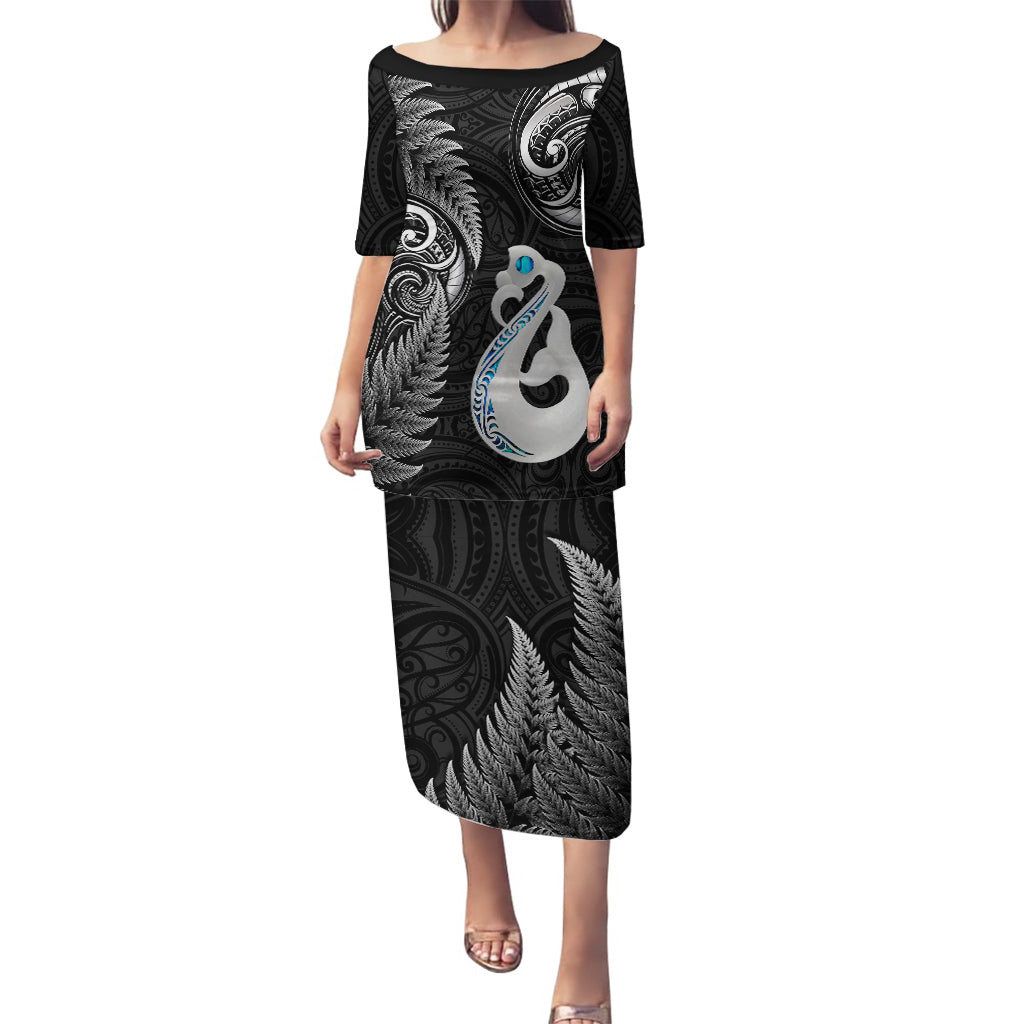 Personalised New Zealand Puletasi Aotearoa Silver Fern With Manaia Maori Unique Black LT14 Long Dress Black - Polynesian Pride