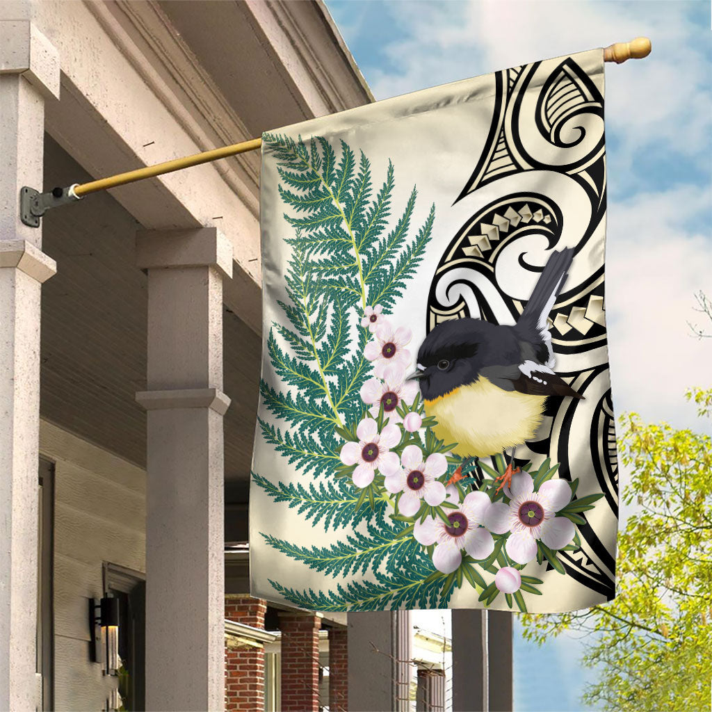 Endemic Tomtit New Zealand Garden Flag Miromiro Manuka Silver Fern Maori Pattern LT14 House Flag Cream - Polynesian Pride