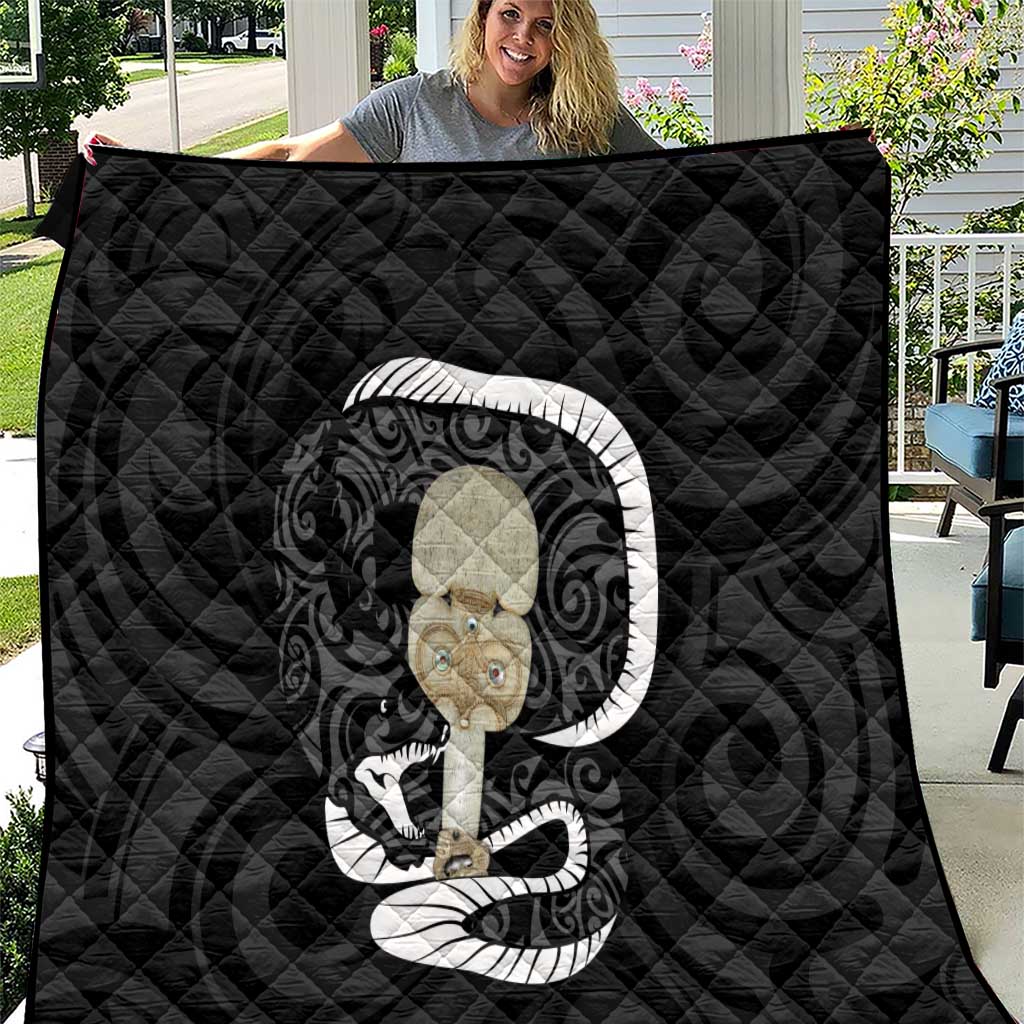 Black New Zealand Eel Quilt Aotearoa Maori Tuna With Kotiate Weapon LT14 Black - Polynesian Pride