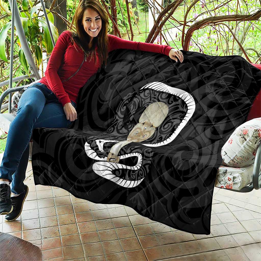 Black New Zealand Eel Quilt Aotearoa Maori Tuna With Kotiate Weapon LT14 - Polynesian Pride