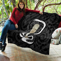 Black New Zealand Eel Quilt Aotearoa Maori Tuna With Kotiate Weapon LT14 - Polynesian Pride