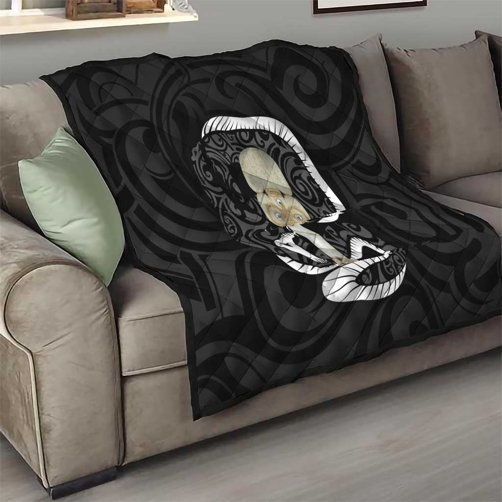 Black New Zealand Eel Quilt Aotearoa Maori Tuna With Kotiate Weapon LT14 - Polynesian Pride