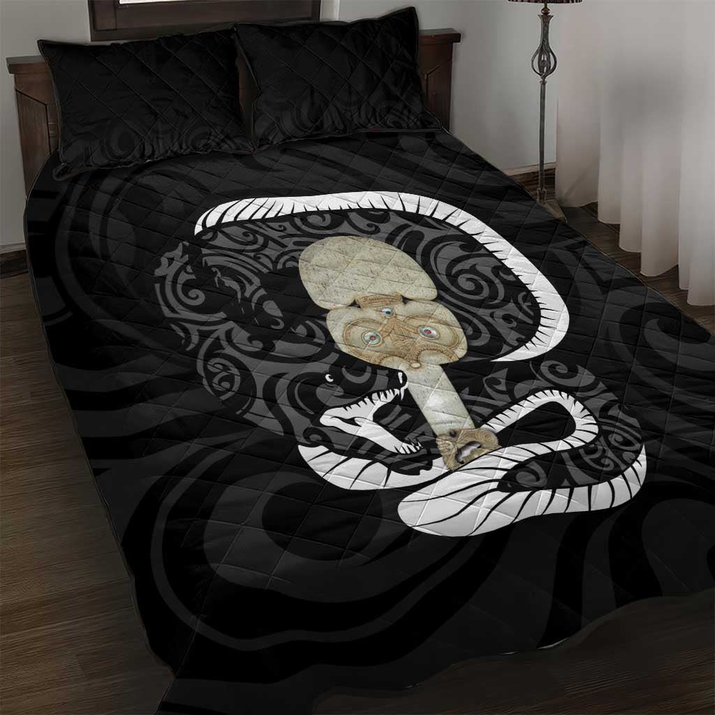 Black New Zealand Eel Quilt Bed Set Aotearoa Maori Tuna With Kotiate Weapon