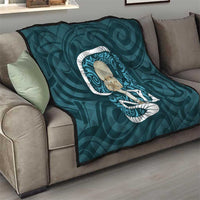 Turquoise New Zealand Eel Quilt Aotearoa Maori Tuna With Kotiate Weapon LT14 - Polynesian Pride