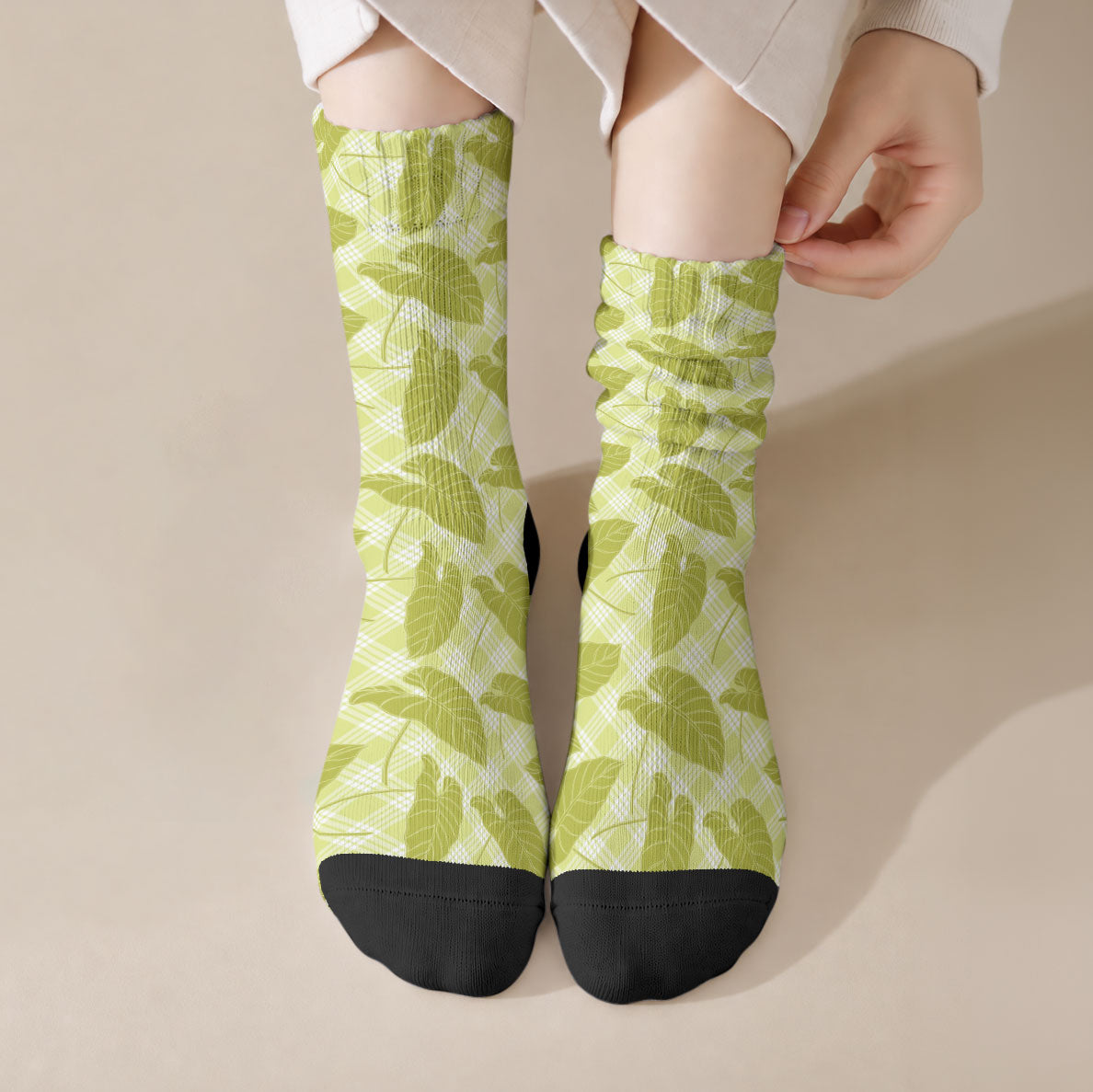 Lime Green Hawaii Kalo Palaka Motifs Crew Socks Hawaiian Taro Leaves Elegant Vibes LT14 Crew Socks Lime Green - Polynesian Pride