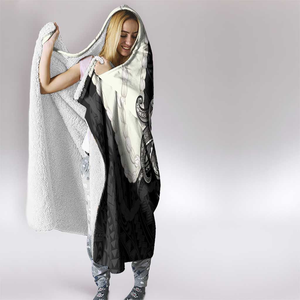 Black Polynesia Tribal Octopus Tattoo Hooded Blanket Pikake Lei Polynesian Pattern LT14 - Polynesian Pride