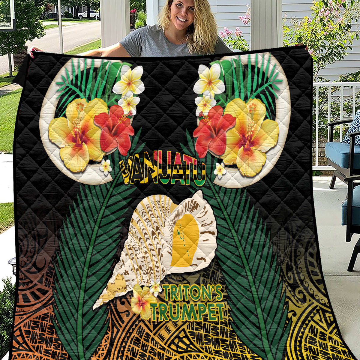 Vanuatu Triton's Trumpet Quilt Tropical Flowers Vanuatuan Map LT14 Black - Polynesian Pride