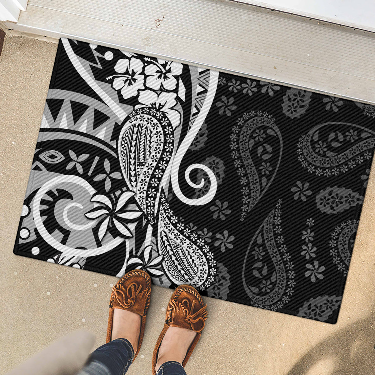 Black Polynesia Paisley Rubber Doormat Polynesian With Tropical Flowers LT14 - Polynesian Pride