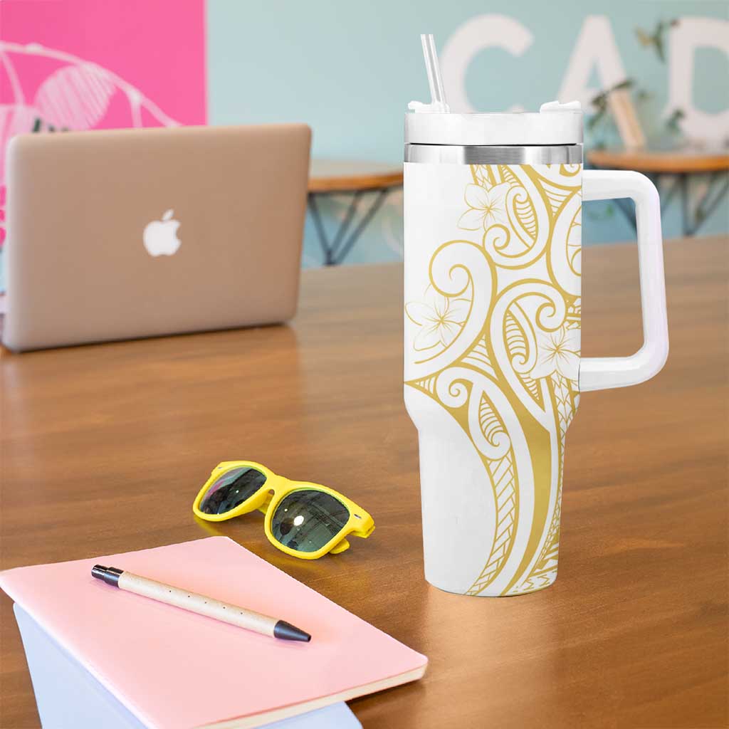 Polynesia White Sunday Tumbler With Handle Plumeria Polynesian Tribal Gold Color LT14 - Polynesian Pride
