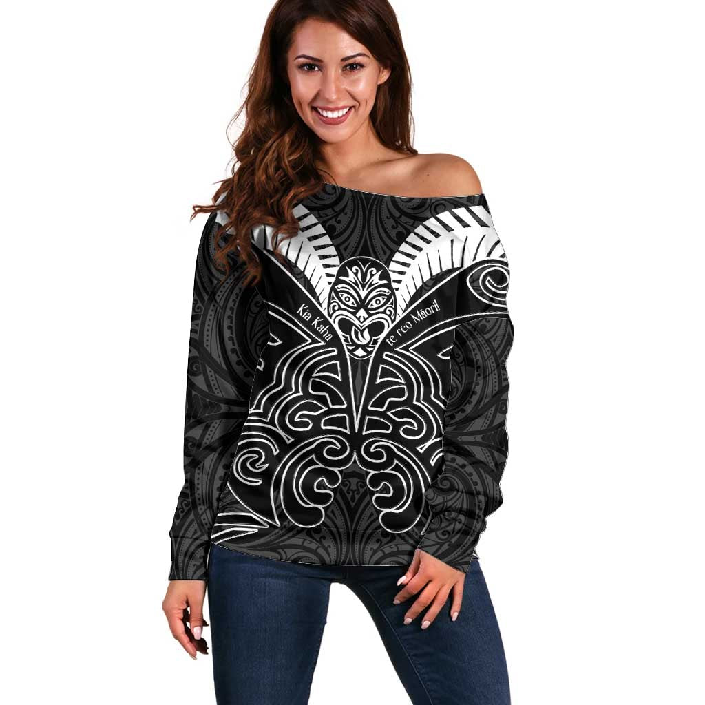 Kia Kaha Te Reo Maori Off Shoulder Sweater Aotearoa Hei Tiki With Hongi LT14 Women Black - Polynesian Pride