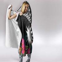 Black Nauru Hooded Blanket Naoero Map With Polynesian Tropical Flowers LT14 - Polynesian Pride
