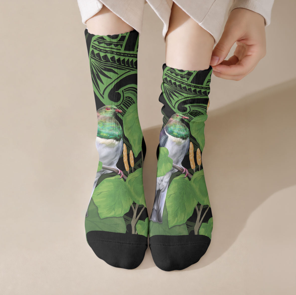 Kawakawa Rongoa Maori Kereru New Zealand Crew Socks LT14 Crew Socks Green - Polynesian Pride