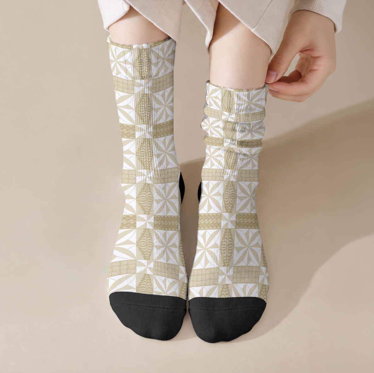 Beige Ngatu Pattern Malo e Lelei Tonga Crew Socks
