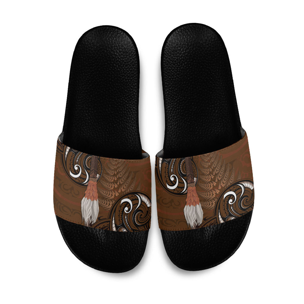 New Zealand Taiaha Slide Sandals Maori Weapon Silver Fern Maori Pattern LT22 Brown - Polynesian Pride
