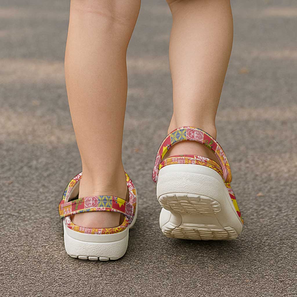 Niue Monuina e Kilisimasi Clogs Shoes Pacific Patchwork Xmas Vibes LT9 - Polynesian Pride