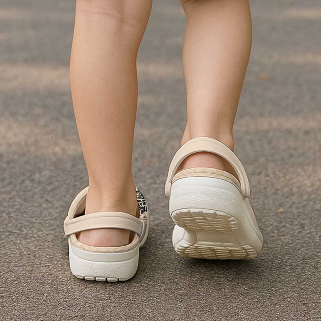 Samoa Siapo Pattern With Beige Hibiscus Clogs Shoes LT05 - Polynesian Pride