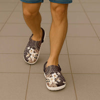 Samoa Siapo Pattern With Brown Hibiscus Clogs Shoes LT05 - Polynesian Pride